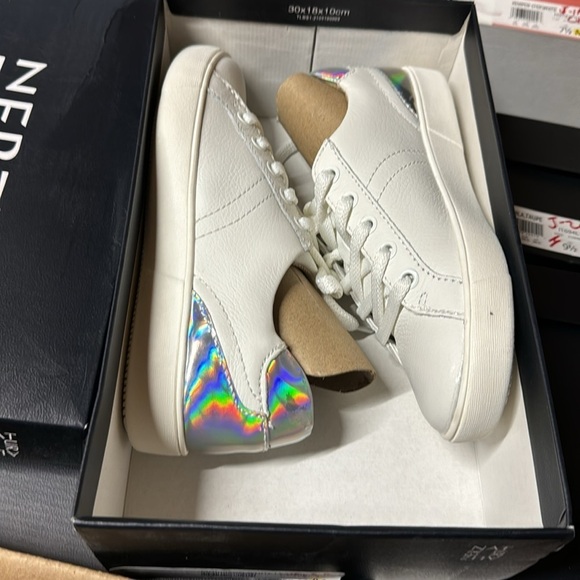 NATURALIZER Morrison Sneakers - Picture 2 of 12